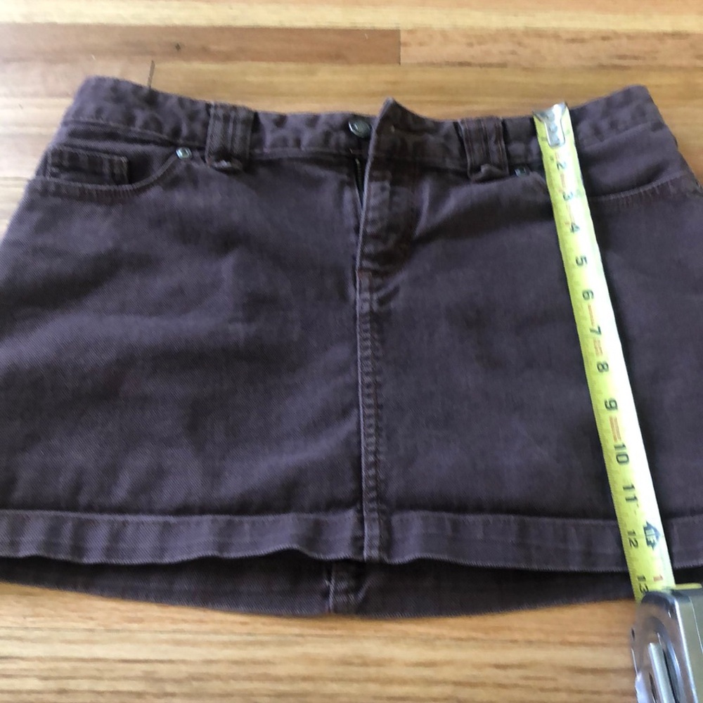 Patagonia mini skirt. Mid rise 13”. Excellent condition size 6 brown denim